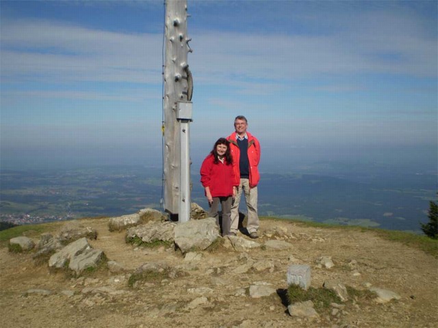das sind wir - Brigitte und Manfred Elstro - hier bei einer Bergwanderung auf dem H�rnle in Oberbayern