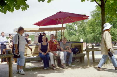 10-Pause vor dem Louvre